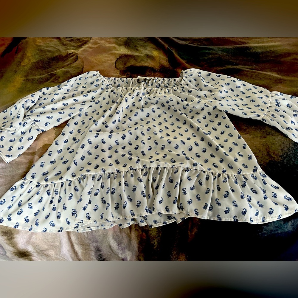 Boat-neck ruffled top